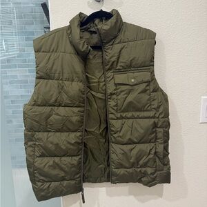 NWOT Men's Olive Puffer Vest